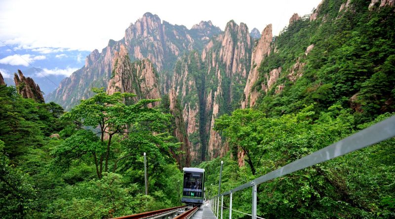 地軌索道是新穎的設施,走不動的時候我選擇搭它輕鬆看美景。