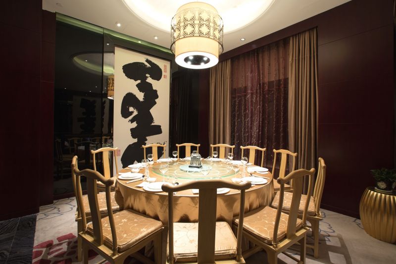 西海飯店附設的中式餐廳擺設也很講究。