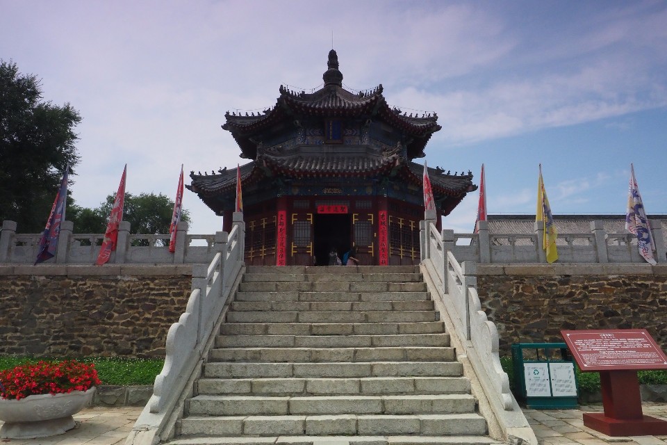 達人走訪赫圖阿拉城。(圖 廖苡安)
