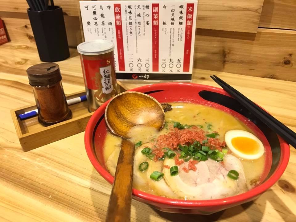「一幻拉麵」散發濃郁蝦香味,與大多數的日式拉麵湯頭不太一樣。(圖片來源/北海道えびそば一幻粉絲團)