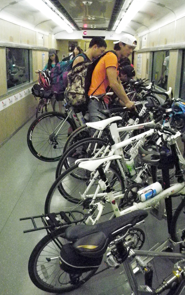 莒光號加掛的單車乘客專用車廂。(CLIFF 提供)