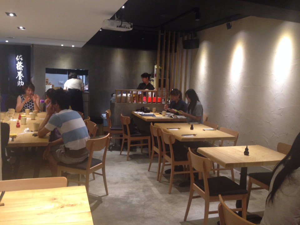 店鋪內桌數不多,空間規畫相當舒適。