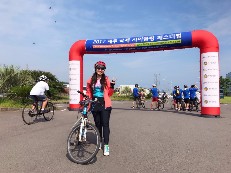 風景太美,不知不覺已經到15KM折返補給點囉!( photo by 百穗 )