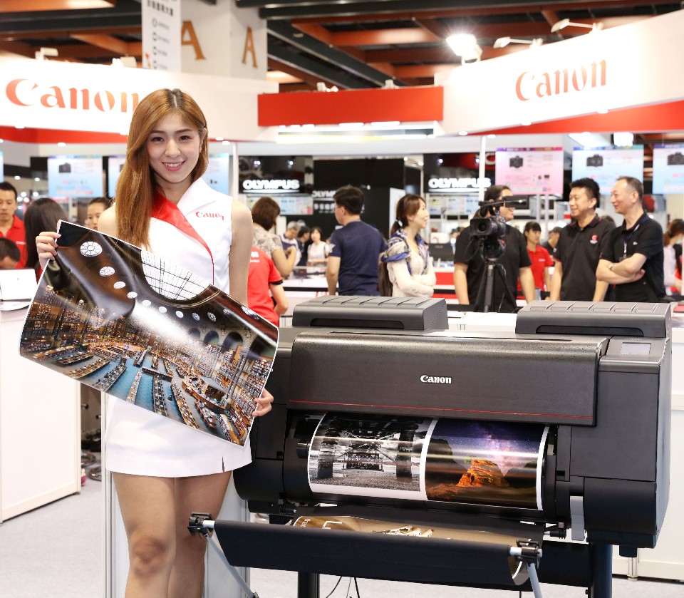 imagePROGRAF PRO寬幅面輸出機具備專業級規格與多達12色的高畫質輸出,相當適合專業圖像輸出市場及創意工作產業 圖/維酷公關提供