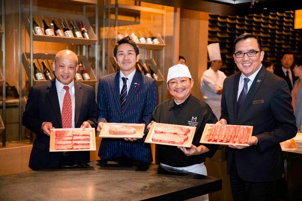(左至右)美福飯店董事長李冠霆、神戶市五島議員、辰己真一理事長、美福飯店總經理林偉德。