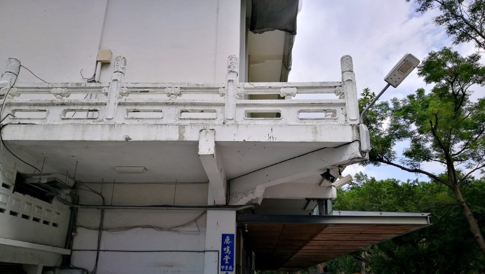 鹿鳴堂背面,二樓戶外扶手樣貌;攝影:王進坤