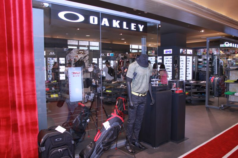 全台首家oakley专卖店 全系列商品提供多元选择