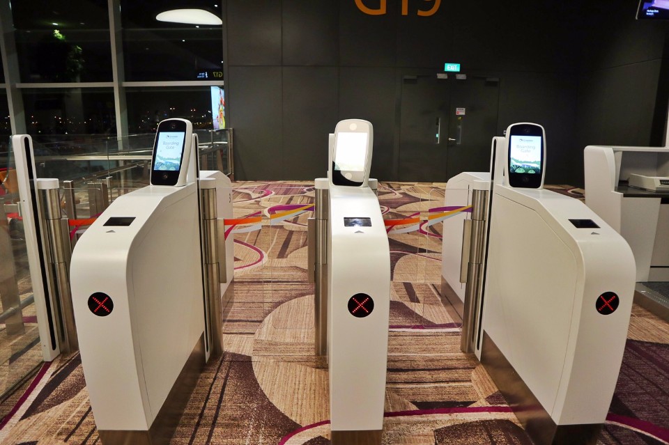連登機門也採用自助式,減少了大量地勤人力。