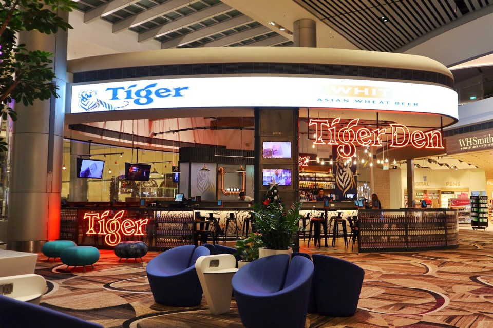 24小時營業的Tigar Den,讓人離境前還能嚐一口在地好酒!
