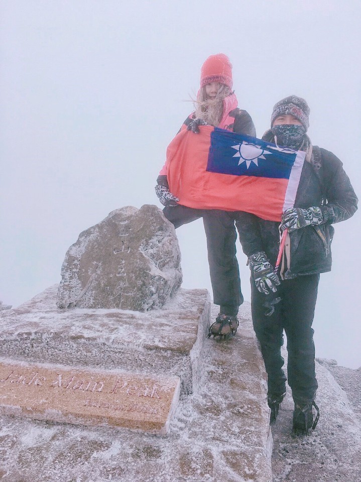 心清如玉,義重如山│凍到頭髮結冰初體驗,雪季登上台灣第一高峰的感動_玉山
