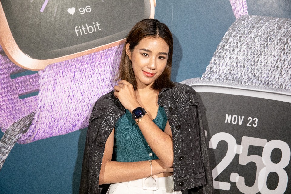 出門運動 錢包bye bye Fitbit Versa結合六大銀行與一卡通