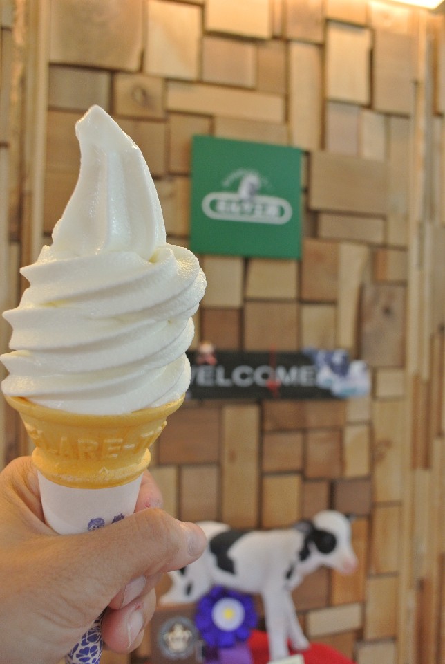 ﹝北海道甜點﹞羊蹄山山下的美味,每日現產乳製加工品,最愛牛奶霜淇淋-- 高橋牧場牛奶工房