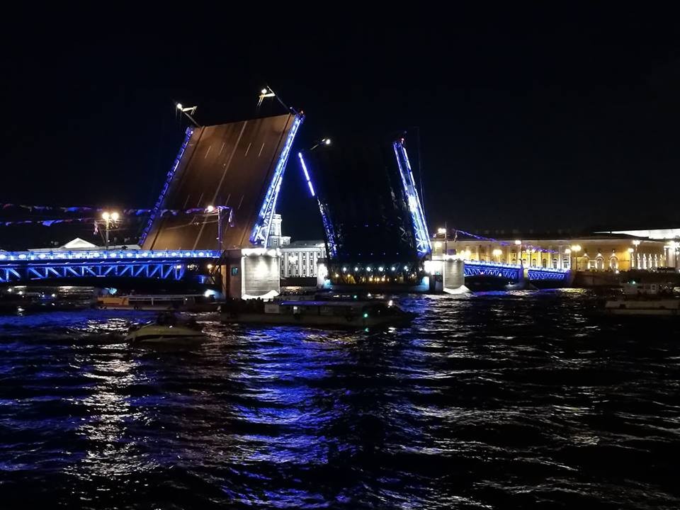 【俄羅斯】聖彼得堡。美麗的夜晚 開橋千萬別錯過