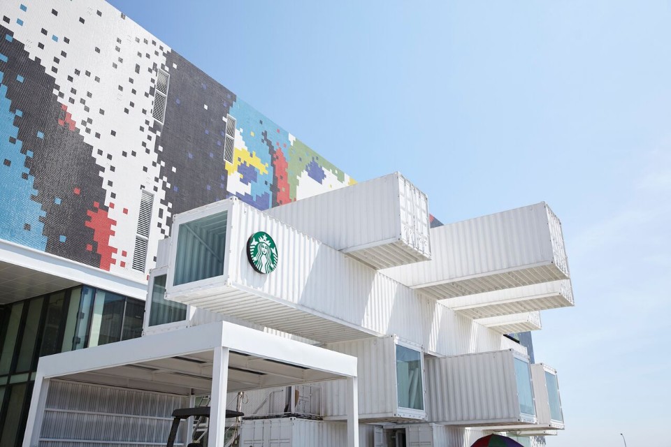 日本名建築師X花蓮原民風格設計 星巴克全台首座純白色貨櫃屋門市9/26盛大開幕!