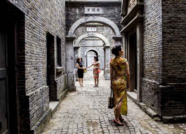 它则是上海独特的文化遗址,所以来到影视乐园中,想感受老上海独有风情