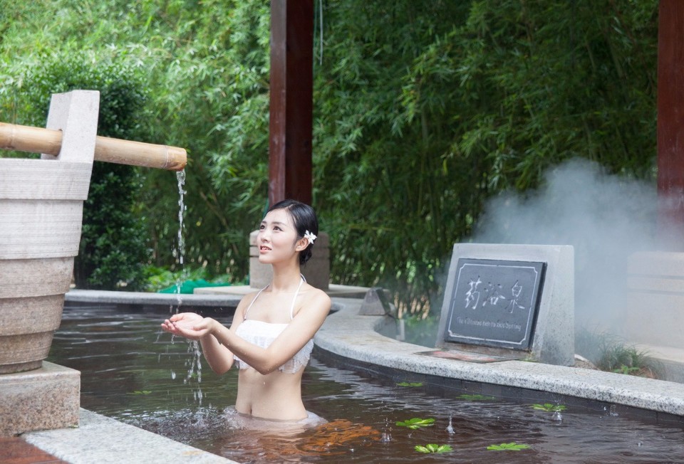重慶冬天最火熱的景點 統景泡湯賞動物版水上芭蕾