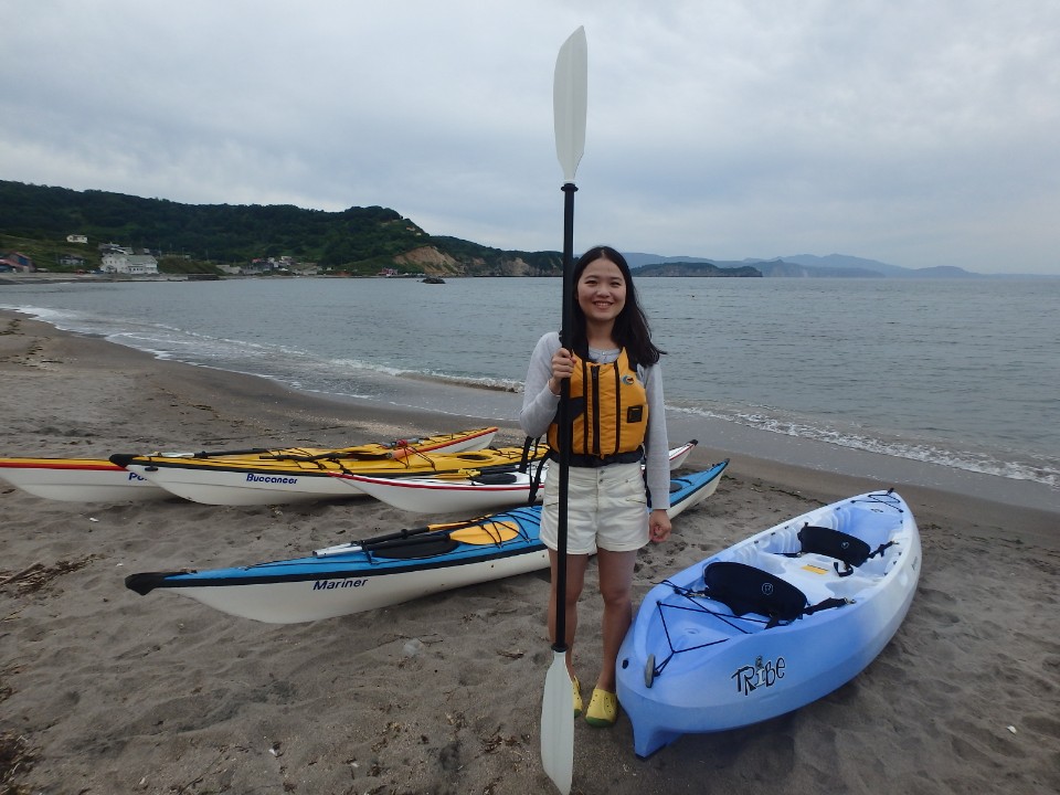 北海道· 小樽不一樣的玩法,鹽谷海岸划獨木舟,穿梭青之洞窟