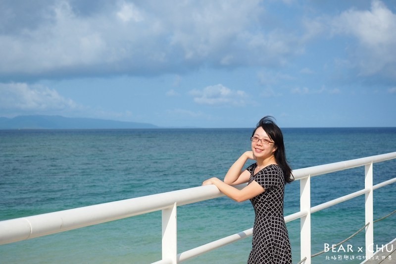 日本石垣島旅遊景點富崎海灘・白色棧橋與藍色大海的偶像劇般浪漫美景