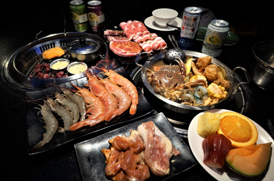 【台北中山國小美食】燒肉火鍋哈根達斯18生啤酒超甜哈密瓜吃到飽-天外天無煙燒肉精緻火鍋