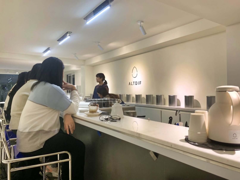 ALTDIF|韓國·首爾|品茶美學,弘大角落的茶藝體驗館