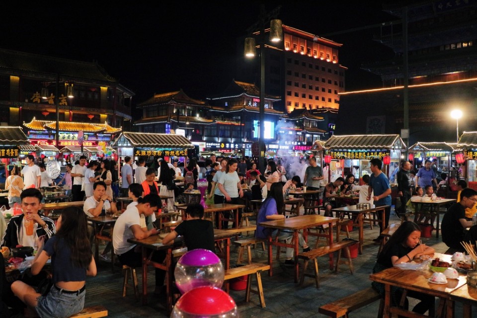 【河南/开封市】鼓楼夜市—道地美食|有昆虫宴,还有烤