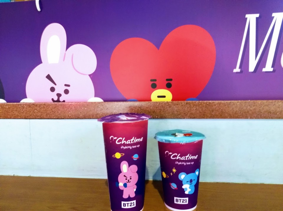 【美食】「日出茶太」聯名「宇宙明星BT21」,運動隨手瓶、環保杯提袋、書籤磁鐵集點加價送