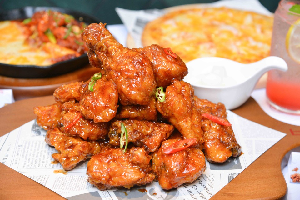 《鬼怪》韓食旋風襲台!bb.q CHICKEN旗艦餐廳11/25開幕 獨賣台灣限定甘醬炸雞