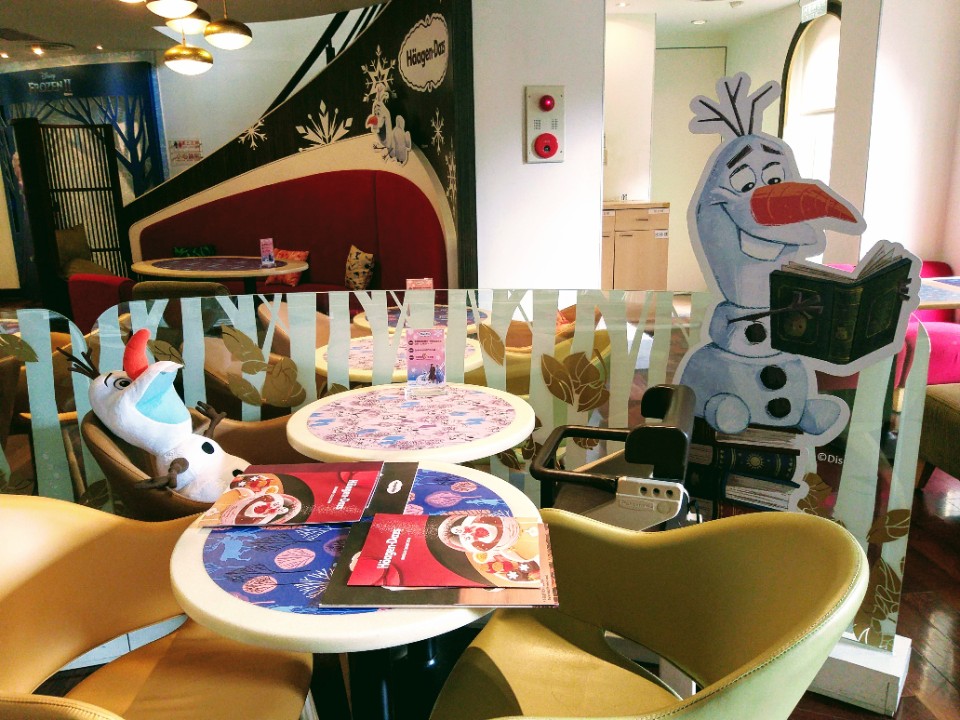 【美食】哈根達斯-敦南旗艦店打造「冰雪奇幻城堡」 ,《冰雪奇緣》角色陪伴吃冰更有勁