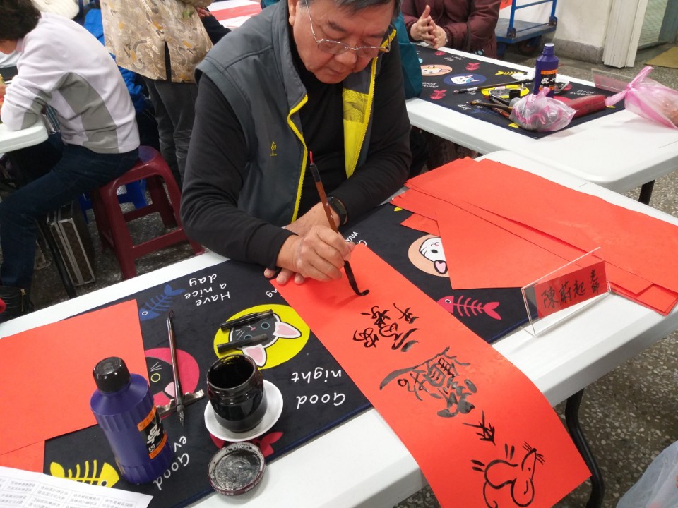 【活動】「財團法人林口教育基金會」賀鼠年,送大師手寫春聯、鼓勵學子贈獎助學金