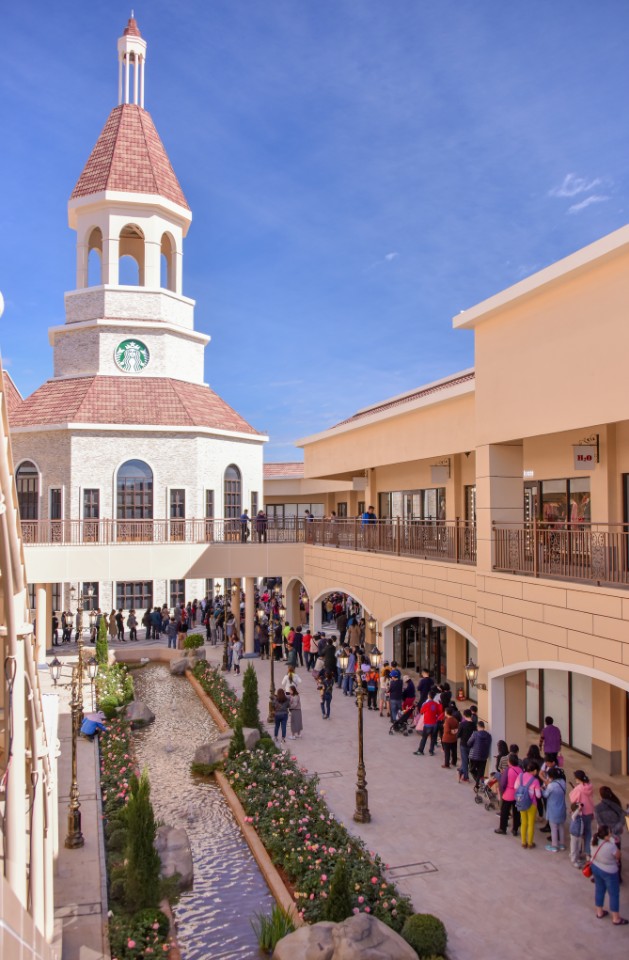 全台最美湖濱商場!麗寶Outlet Mall二期隆重開幕 購物季滿額抽大獎