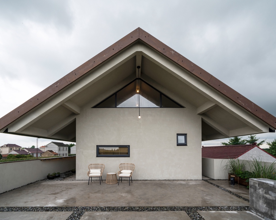 空格建築作品「面向田野的住宅」