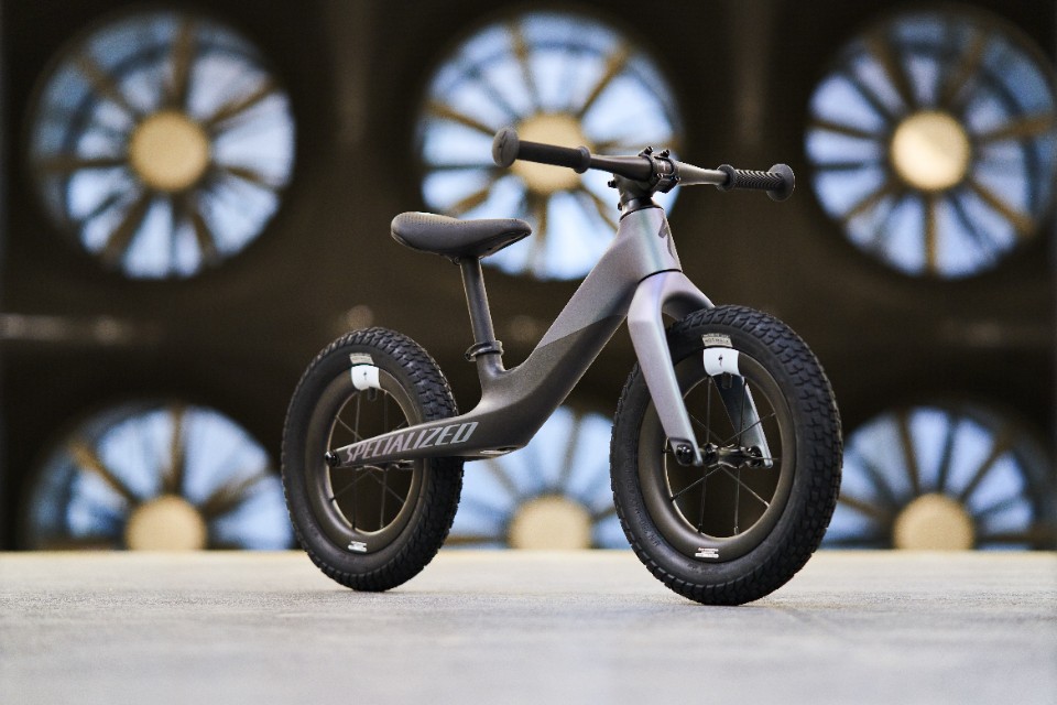 【新車發表】Specialized Hotwalk Carbon人生第一部車的終極輕首選