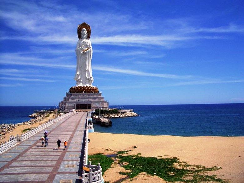 普陀山座落海上,具有「海天佛國」的美譽。
