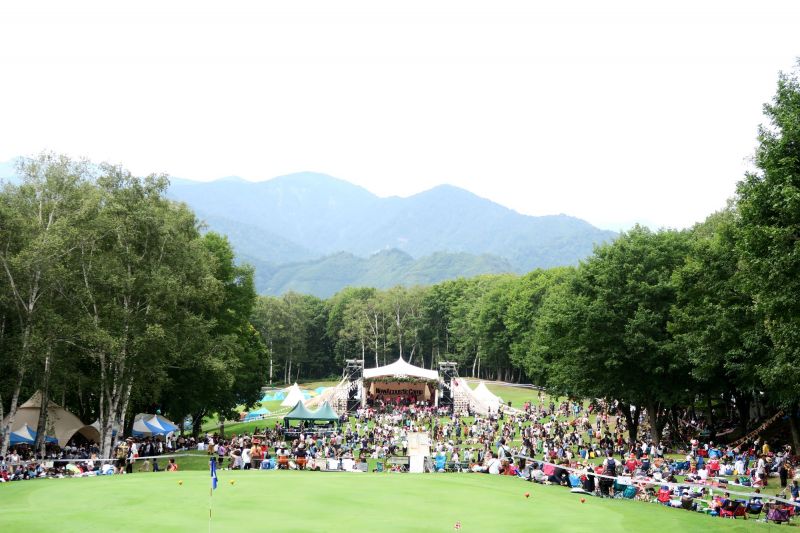 自2010年開始舉辦的New Acoustic Camp,至今已累績不少死忠樂迷,為日本高人氣的露營音樂祭活動之一。(土井健司提供)