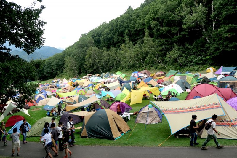 會場露營場域,Hsin Fan建議參加露營音樂祭活動,最好準備輕便、簡單的裝備即可。(土井健司提供)