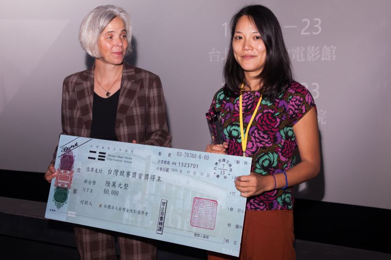 首獎得主《凡凡》導演劉家欣與決選評審貝蒂席爾/圖 女影提供