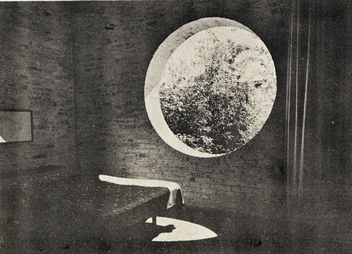 1953年的「建國南路自宅」臥室與月窗；圖片提供：徐明松