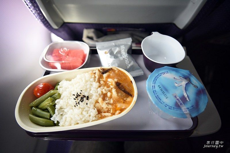 復興航空所提供的機上餐點(圖片來源：許傑)