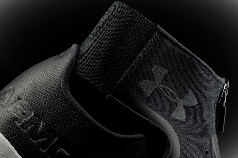 線形的外觀設計，黑色鞋款極具未來感魅力。（星裕國際股份有限公司提供）