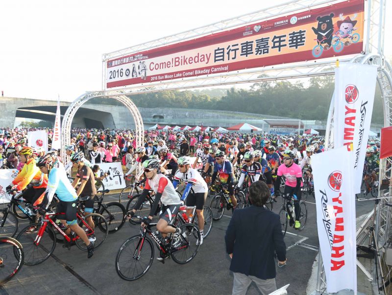 日月潭單車嘉年華會熱鬧登場。中華民國 自行車騎士協會／提供。