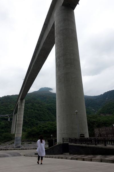 谷川大橋的離地高度，最高可達99公尺。(CLIFF 攝)