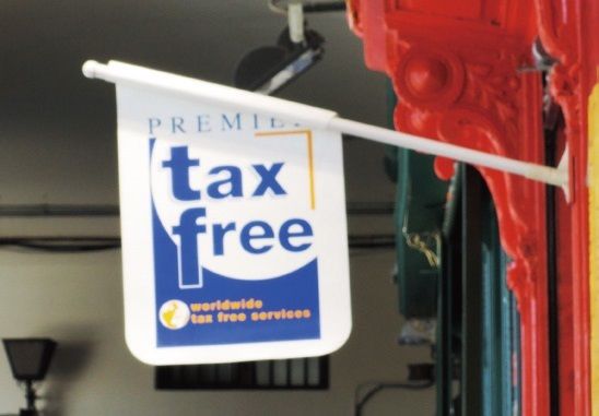 若看見店家貼了「Tax Free」這個標示，代表購物滿€155就可以退稅，記得跟店家要退稅單。（圖片來源：太雅出版社《開始在義大利自助旅行》）