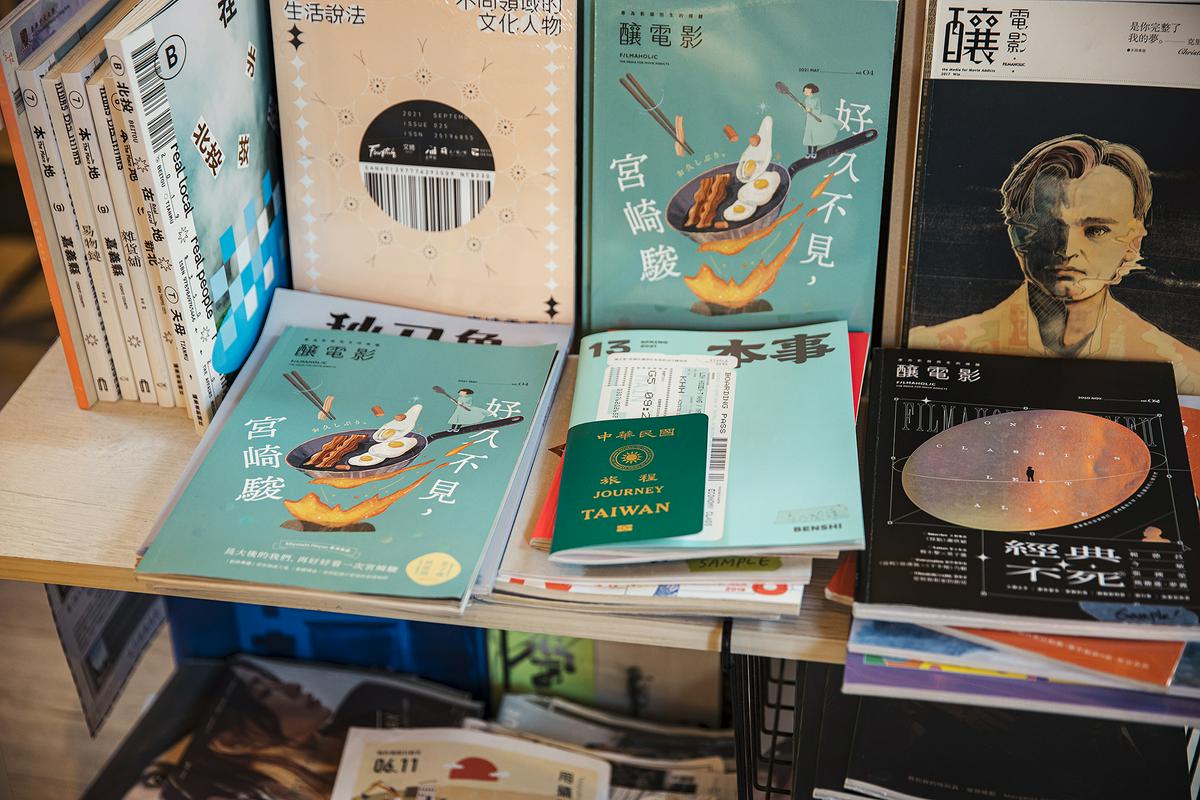 青鳥書店也非常支持在地文創與獨立出版；圖片／Louis Liu