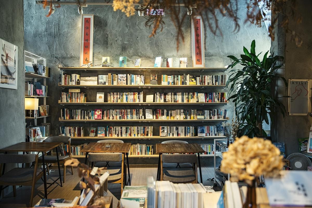 華山青鳥書店的店內空間；圖片／Louis Liu
