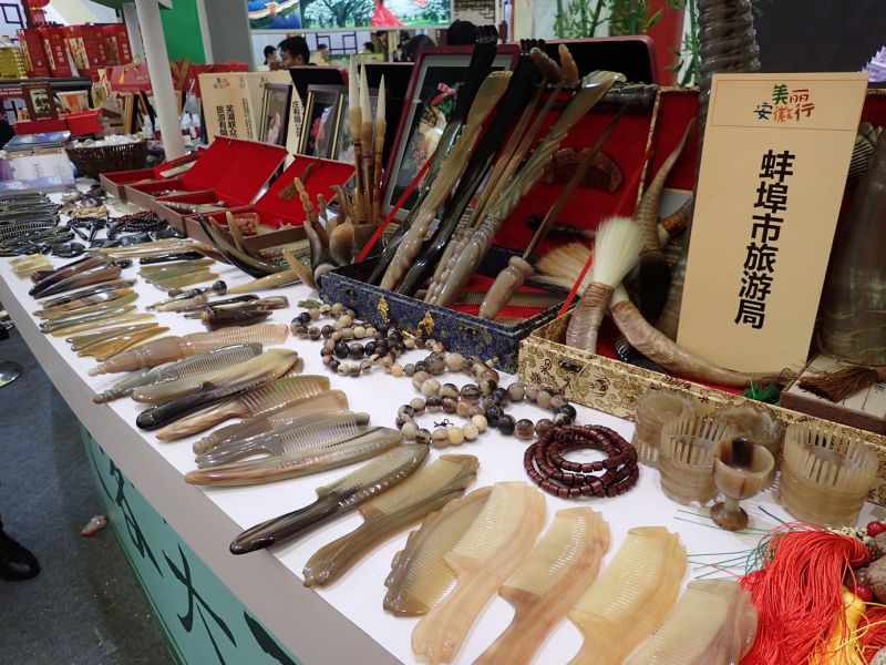 安徽特色伴手禮,現場展示琳瑯滿目。