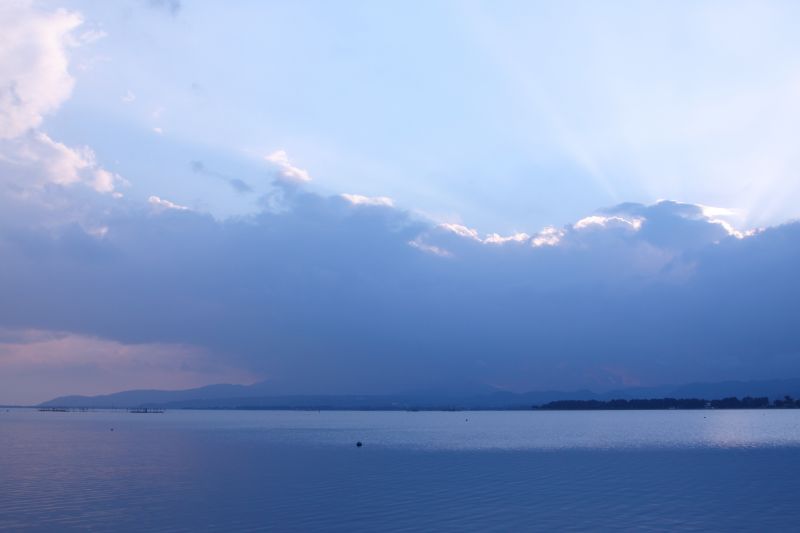 冬日裡的琵琶湖，美到令人屏息。圖攝／酸鼻子
