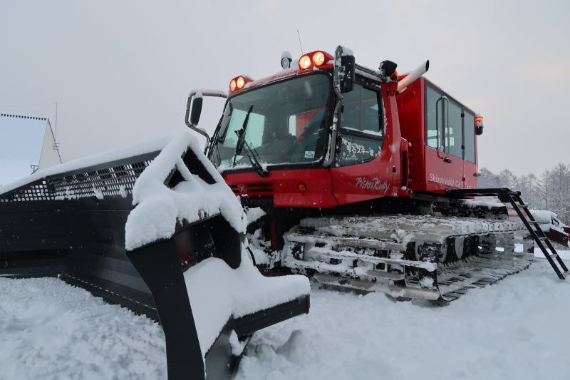 現場直擊 極限快感 雫石雪場搭乘壓雪車 飆鬆雪的powder Tour 欣傳媒