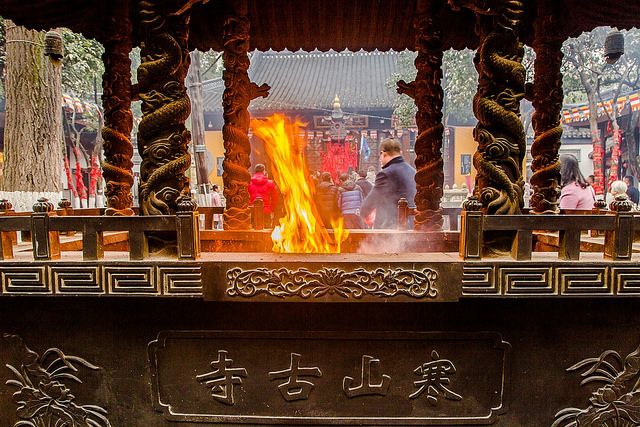 香火鼎盛的寒山寺經過五次的祝融燒毀，如今寺廟的原貌約著建於清朝(圖片來源:小虎哥)