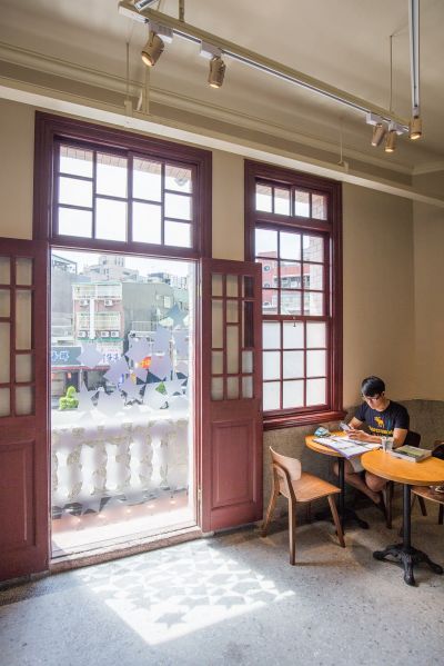 04.	萬華林宅的窗邊角落成為台北文青一族約會駐足的好所在;攝影/蘇國輝