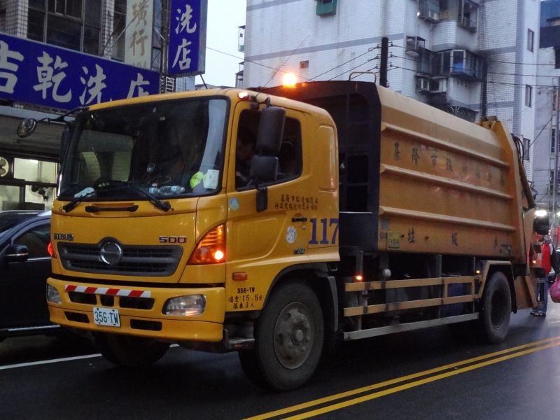 等垃圾車幾乎是每個台灣人都有的經驗。